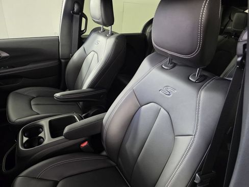 New 2026 Chrysler Pacifica Select w/ S Appearance Package FWD image 11