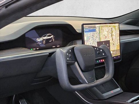 Used 2024 Tesla Model S image 8