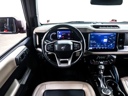 Used 2023 Ford Bronco Wildtrak image 5