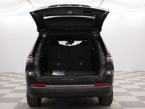 New 2026 Jeep Grand Cherokee L Limited w/ Limited Altitude Package AWD/4WD image 12