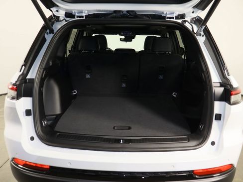 New 2025 Jeep Grand Cherokee Limited image 18