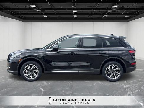 Certified 2024 Lincoln Corsair AWD image 9