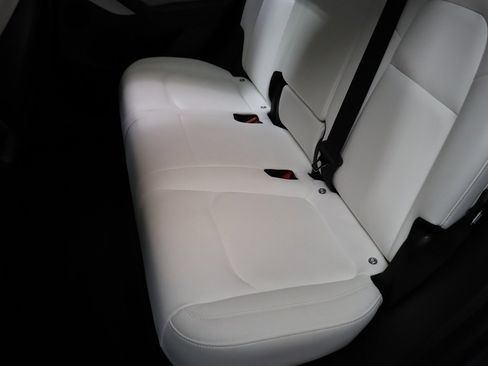 Used 2021 Tesla Model Y Long Range image 29