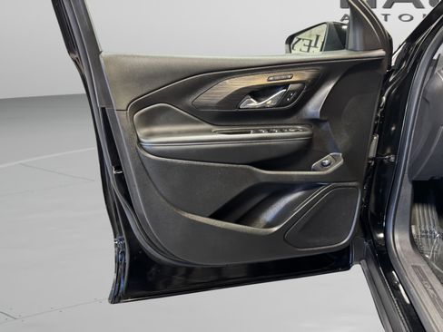 Used 2024 GMC Terrain SLT image 37