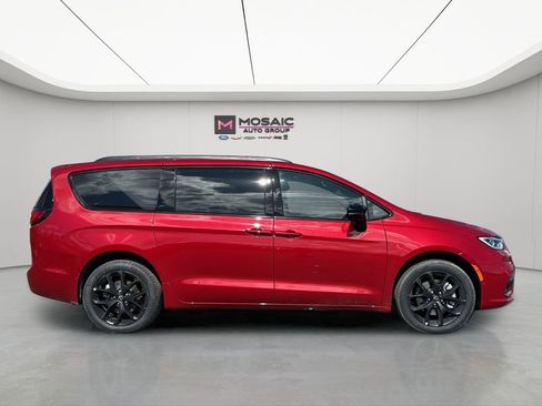 New 2026 Chrysler Pacifica Select AWD/4WD image 9