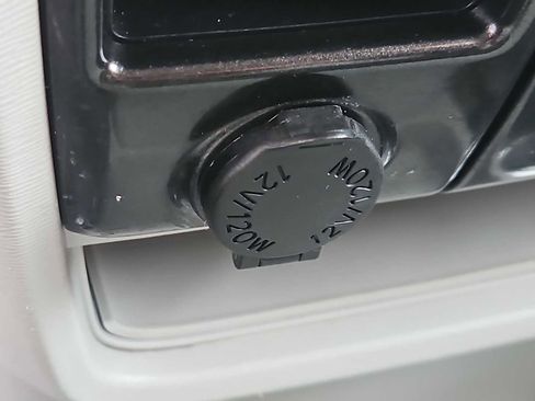 Used 2011 Toyota Sienna LE image 28