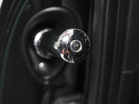 Used 2017 Rolls-Royce Wraith RWD image 43
