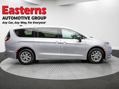 Used 2024 Chrysler Pacifica Touring-L