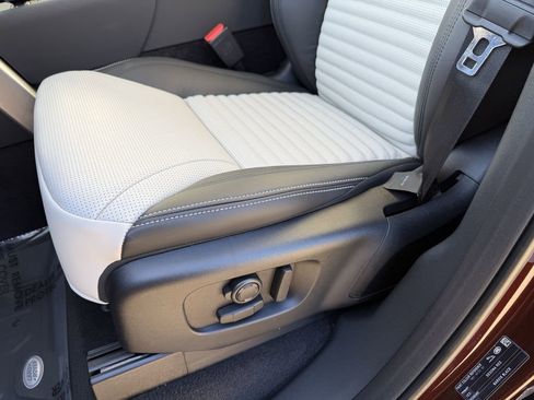 New 2026 Land Rover Discovery Limited Edition image 16