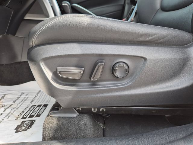 Used 2023 Toyota Corolla Cross XLE w/ Convenience Package AWD/4WD image 17