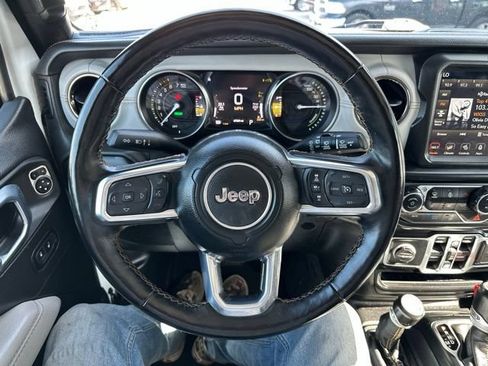 Used 2022 Jeep Wrangler Unlimited Sahara AWD/4WD image 30