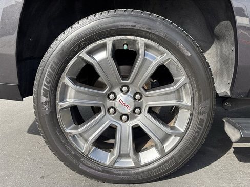 Used 2015 GMC Yukon XL Denali w/ Premium Package AWD/4WD image 15
