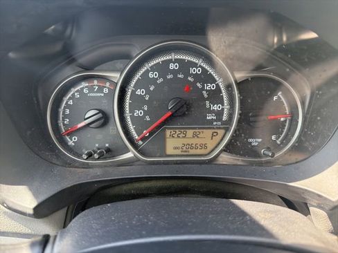 Used 2017 Toyota Yaris L image 20