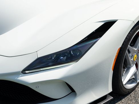 Used 2022 Ferrari F8 Tributo RWD image 21