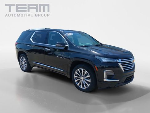 Used 2022 Chevrolet Traverse Premier FWD image 1