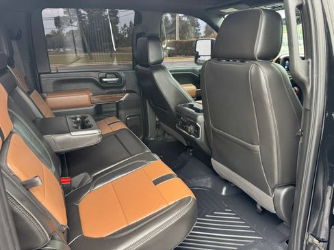 Used 2020 Chevrolet Silverado 3500 High Country image 28