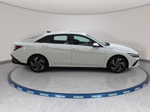 Used 2024 Hyundai Elantra Limited FWD image 5