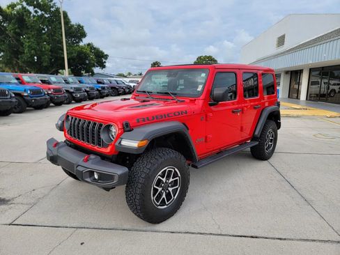 Used 2025 Jeep Wrangler Unlimited Rubicon w/ Convenience Group AWD/4WD image 1