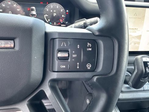 Used 2025 Land Rover Defender 110 X-Dynamic SE AWD/4WD image 29