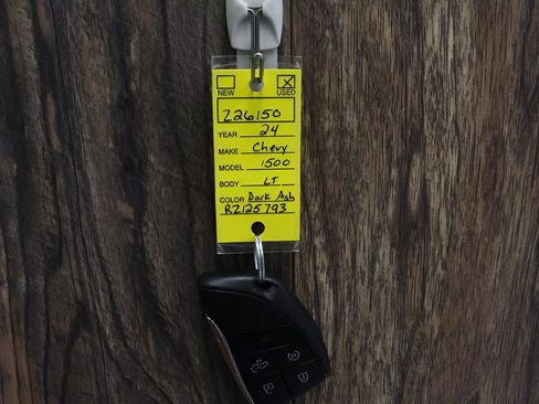 Used 2024 Chevrolet Silverado 1500 LT image 32