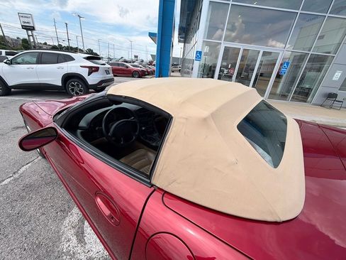 Used 2000 Chevrolet Corvette Convertible w/ Memory Pkg RWD image 11