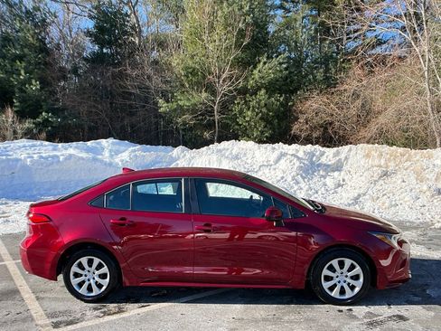 Used 2025 Toyota Corolla LE image 6