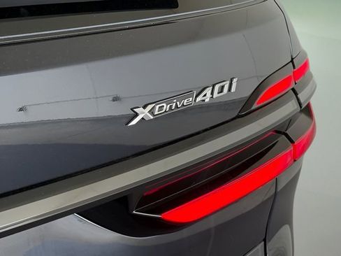 Used 2026 BMW X7 xDrive40i w/ M Sport Package image 9