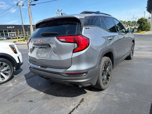 Used 2019 GMC Terrain SLE w/ Driver Convenience Package FWD image 4