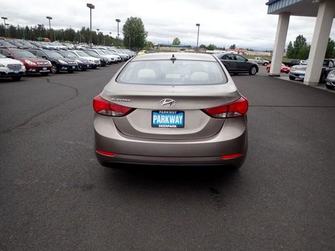 Used 2016 Hyundai Elantra SE image 4