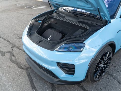 Certified 2025 Porsche Macan Electric image 15