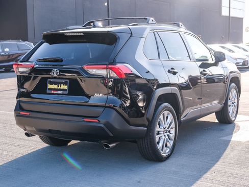 Used 2025 Toyota RAV4 XLE Premium FWD image 4