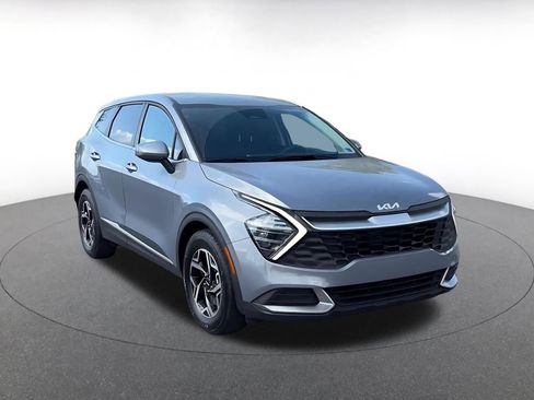 Used 2025 Kia Sportage LX FWD image 3