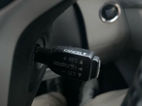 Used 2019 Toyota Highlander Limited image 28