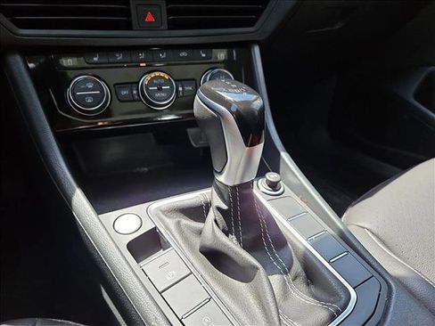 Used 2024 Volkswagen Jetta SE FWD image 11