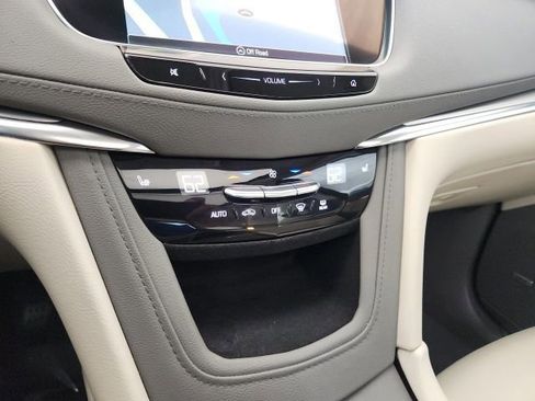 Used 2019 Cadillac XT5 Luxury image 31