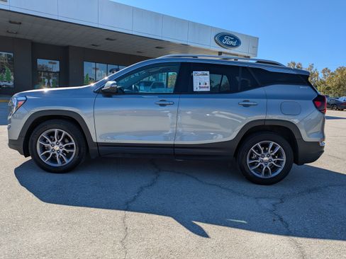 Used 2023 GMC Terrain SLT image 7