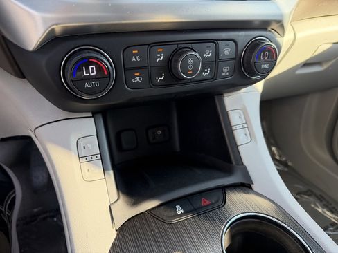 Used 2017 GMC Acadia SLT image 13