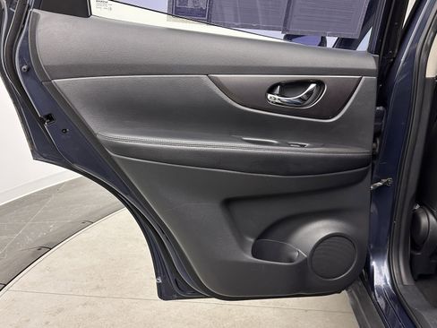 Used 2015 Nissan Rogue S image 21