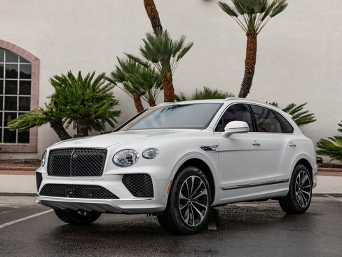 Used 2025 Bentley Bentayga image 39