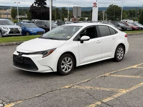 Used 2021 Toyota Corolla LE FWD image 1