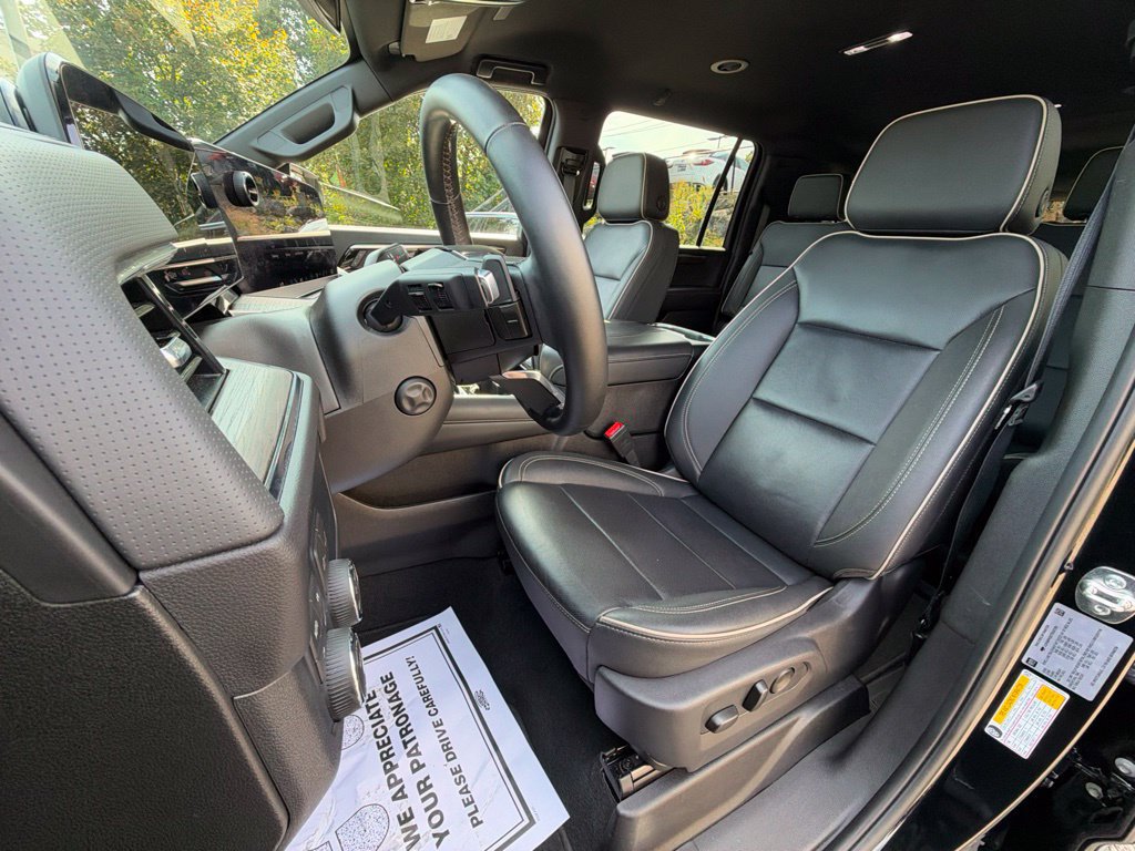 Used 2026 Chevrolet Suburban Premier AWD/4WD image 14