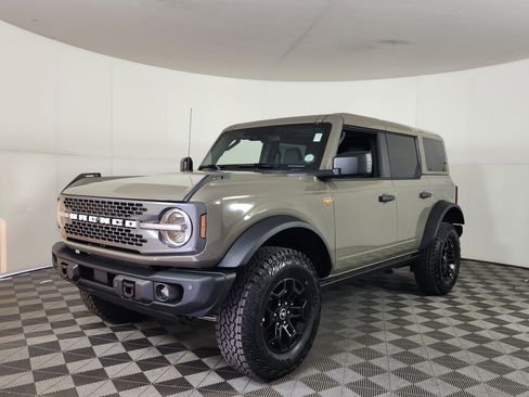 New 2026 Ford Bronco Badlands image 3