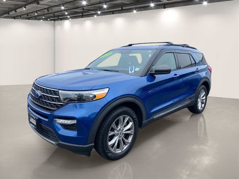 Used 2020 Ford Explorer XLT w/ Equipment Group 202A AWD/4WD image 3