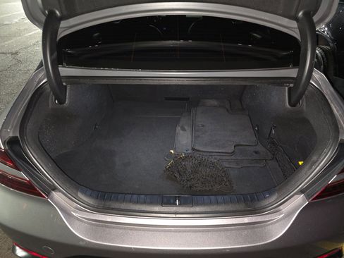 Used 2023 Genesis G70 2.0T image 12