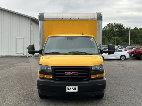 Used 2021 GMC Savana 3500 Extended w/ Power Convenience Package RWD image 3