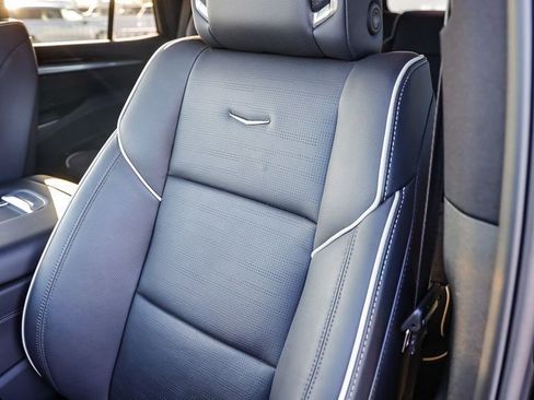 Used 2025 Cadillac Escalade Premium Luxury image 27