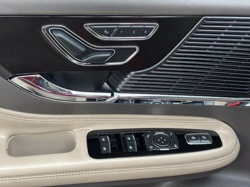 Used 2022 Lincoln Corsair FWD w/ Premium Package image 17