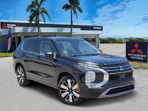 New 2025 Mitsubishi Outlander SE image 1