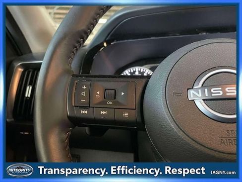 Used 2025 Nissan Pathfinder SL AWD/4WD image 24