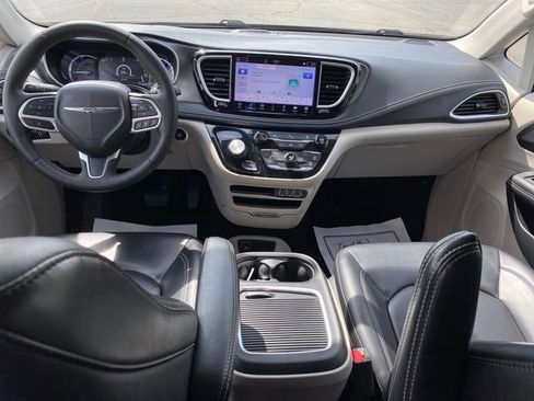 Used 2024 Chrysler Pacifica Limited FWD image 5